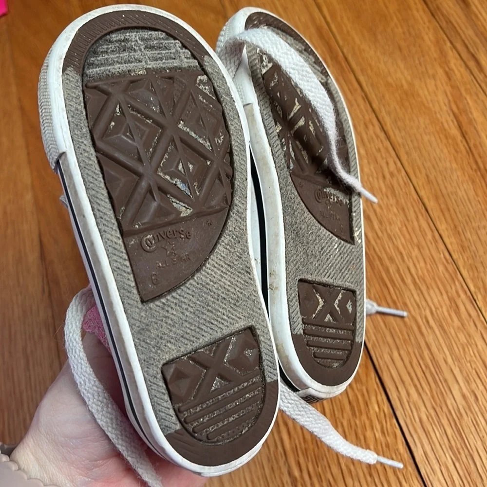 Converse pink